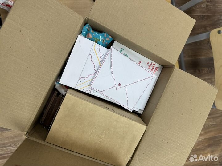 Коробка с новогодними игрушками