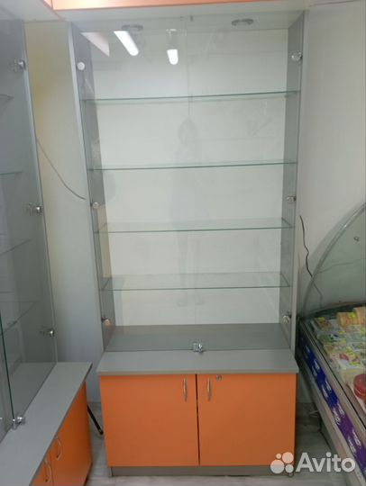 Стеллажи,витрины