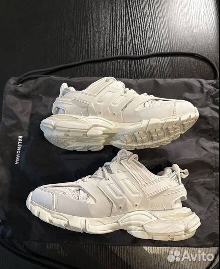 Balenciaga track 1