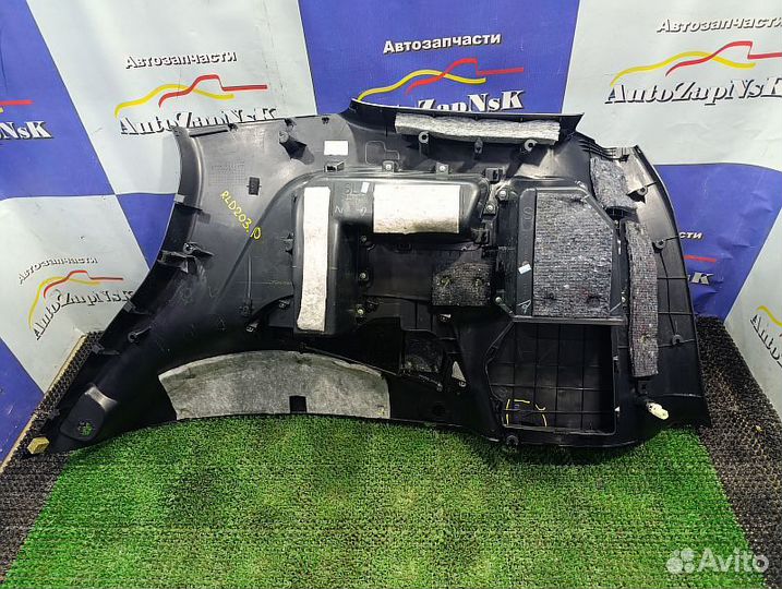 Обшивка багажника нижняя левая Toyota Fortuner