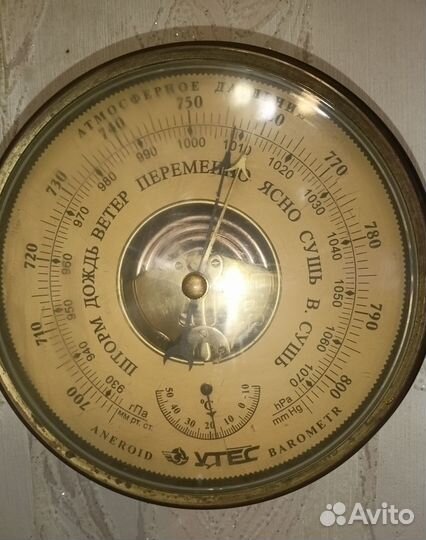 Настенный анероидный барометр с термометром 