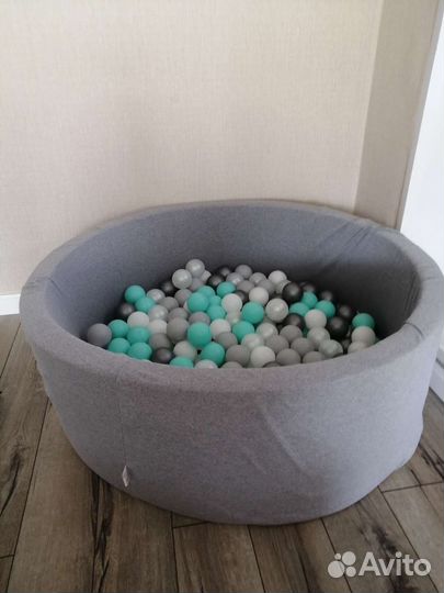 Сухой бассейн с шариками