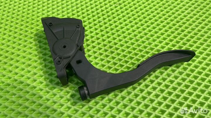 Педаль газа Audi A6 C6 (2006)