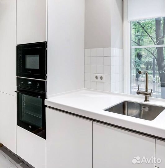 Угловой кухонный гарнитур современный