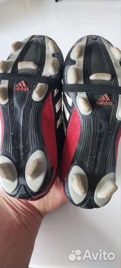 Футбольные бутсы adidas