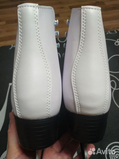 Коньки фигурные женские 39 размер