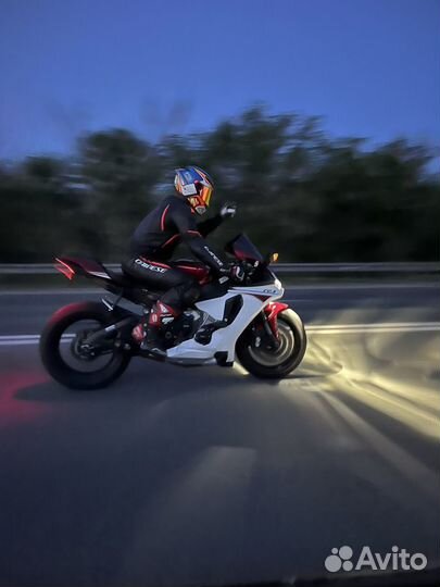 Yamaha R1