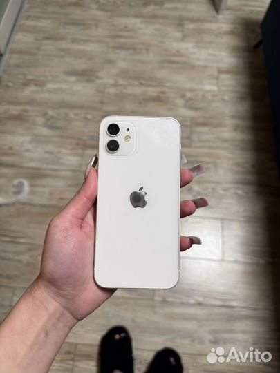 iPhone 12, 64 ГБ