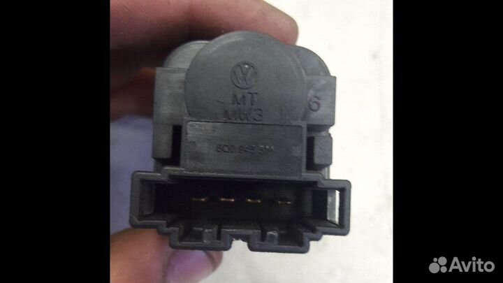 Датчик включения стопсигнала Skoda Fabia