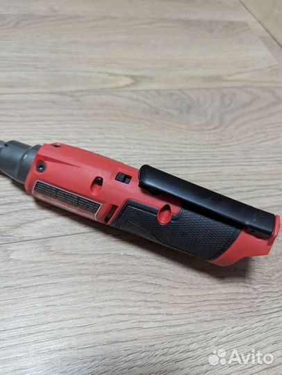 Трещотка Milwaukee 3050-20 М12 + 3/8 головка (без