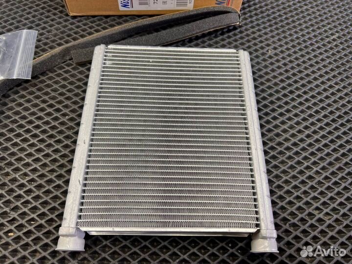 Новый радиатор оригинал из Европы Nissens 72065