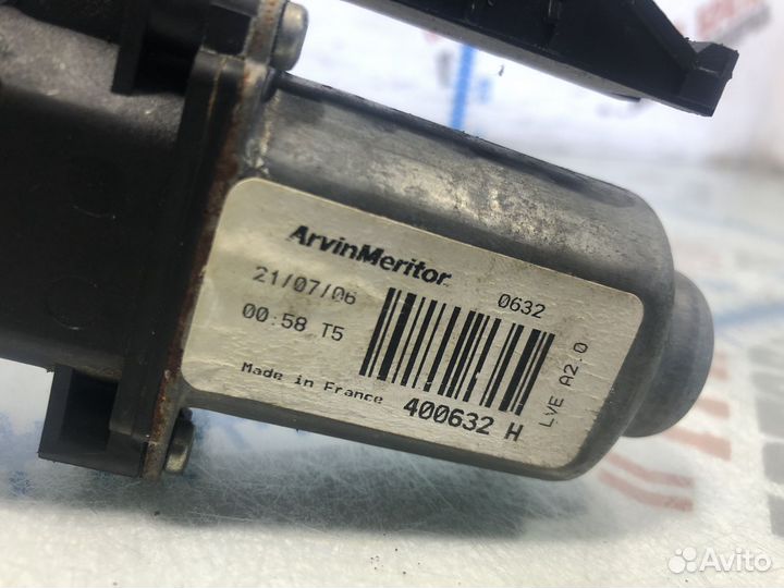 Пежо Моторчик стеклоподъемника задней двери Лев