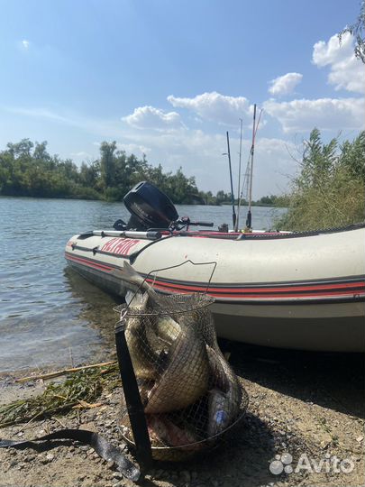 Лодка с мотором