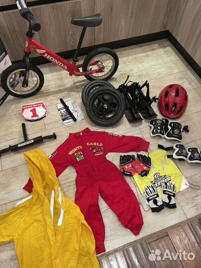 Беговел и комплект гонщика Strider 12