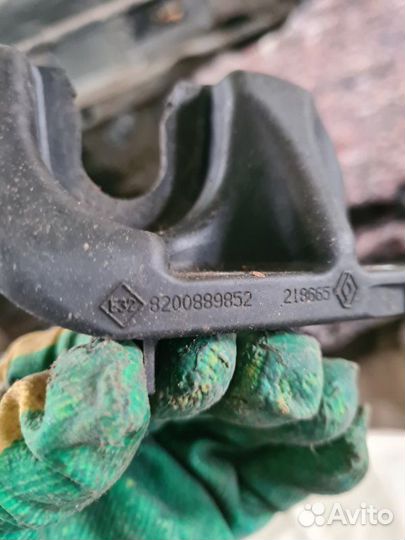 Кронштейн троса кпп Renault Fluence седан M4R 2011