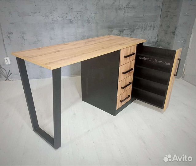 Маникюрный стол лофт