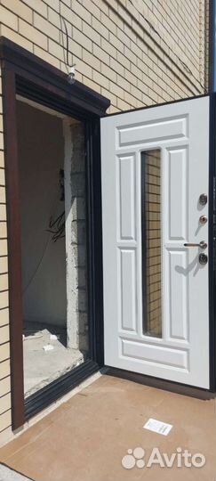 Дверь уличная с ковкой