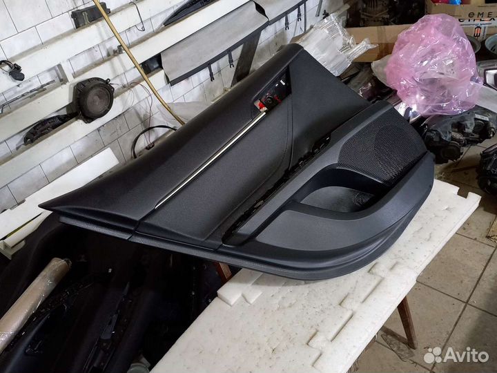 Обивка двери задняя левая Toyota Camry XV70