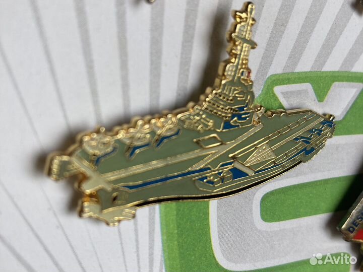 Набор военных значков. Вертолеты, корабли