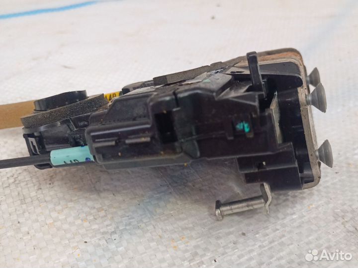 Замок двери задний правый toyota camry 50