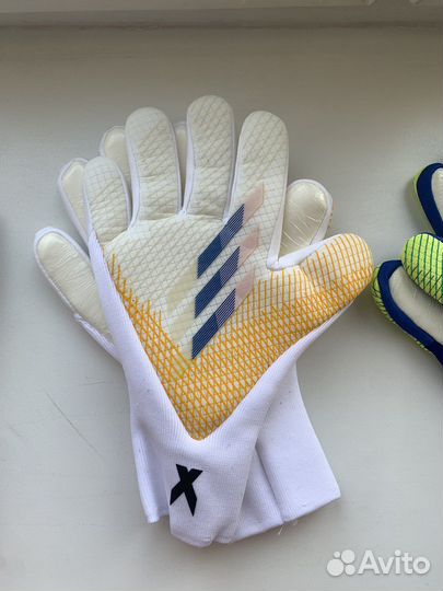 Футбольные вратарские перчатки