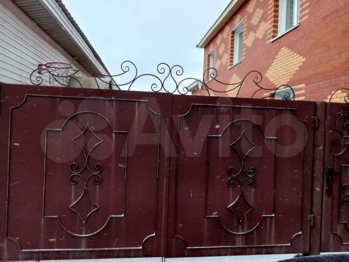 Дом 237 м² на участке 8 сот.