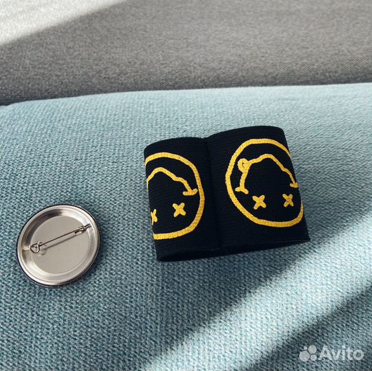 Значок и напульсник Nirvana новые