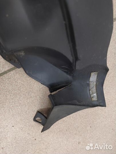 Уплотнитель крыла правый Audi A4 B9 8W 8W0821170