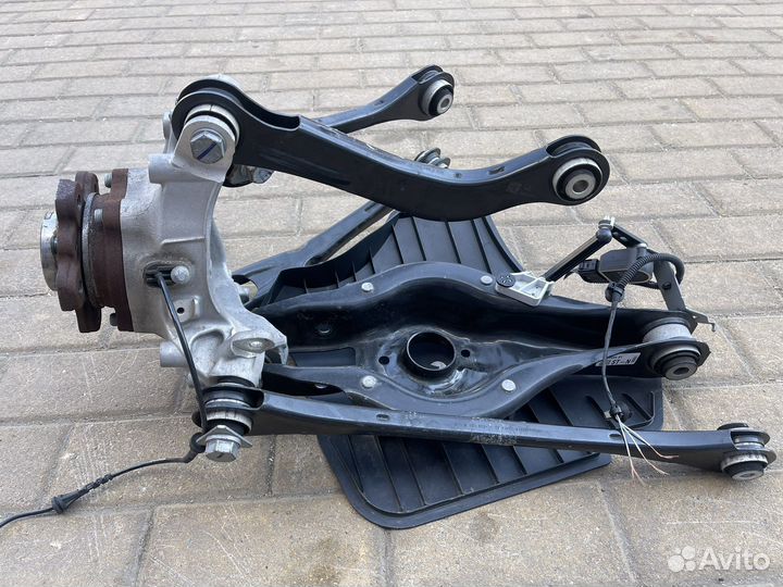 Кулак задний левый на BMW G20