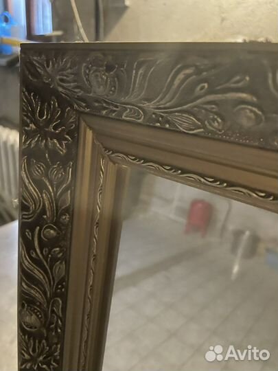 Зеркала в деревянных рамах