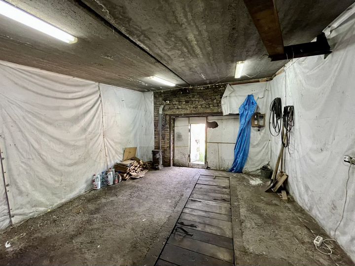 Гараж, > 30 м²