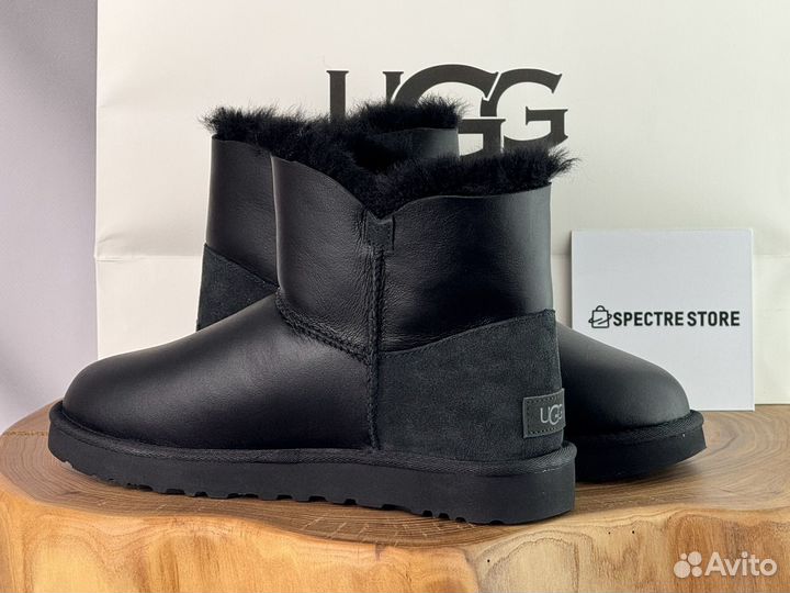 Ugg Mini Bailey Button Metallic Black