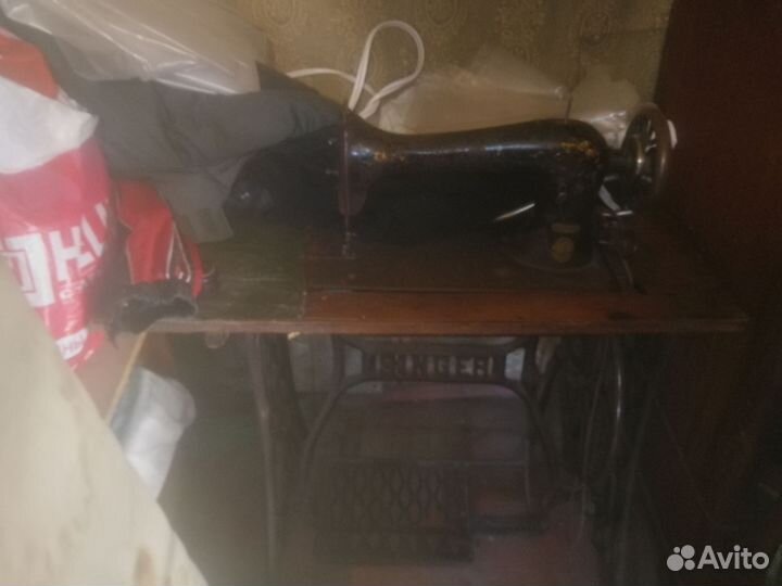 Швейная машина Singer