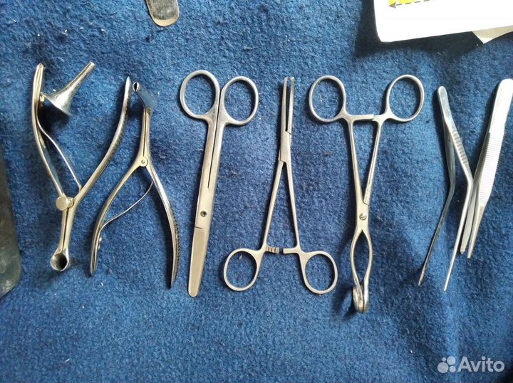 Стерилизатор 1967г. с медицинским инструментом