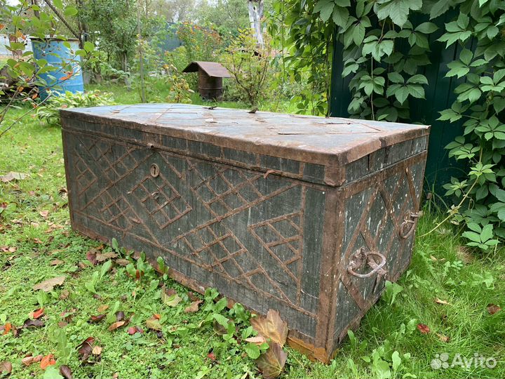 Сундук деревянный старинный