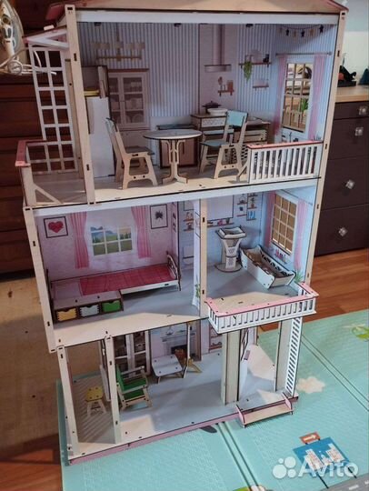 Кукольный домик с мебелью