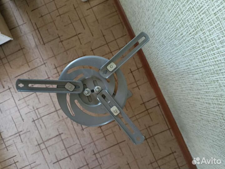 Кронштейн крепление под проектор/телевизор