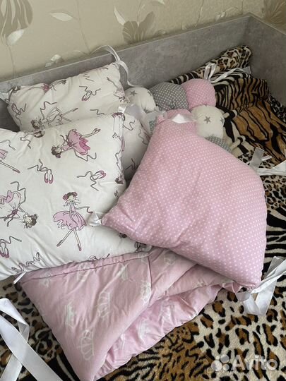 Бортики в детскую кроватку для девочки