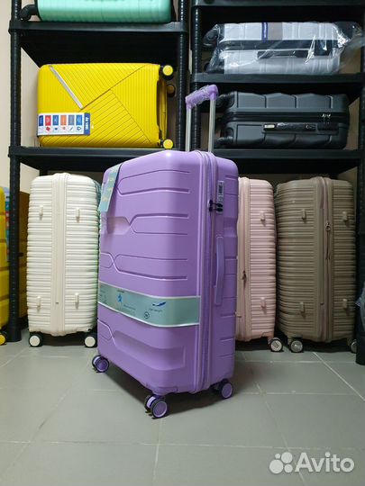 Надёжный чемодан на колёсах L