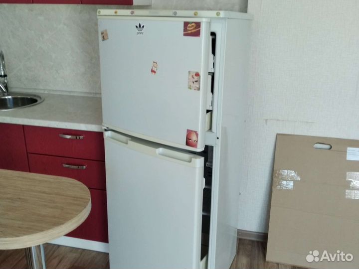 Холодильник бу Бирюса. 1000р