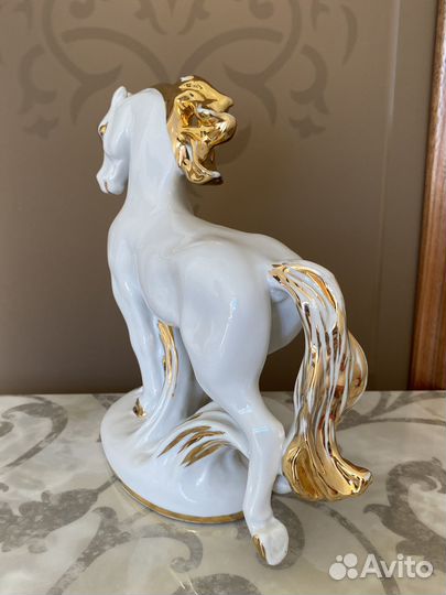 Винтажная фарфоровая статуэтка Конь Огонь лфз СССР