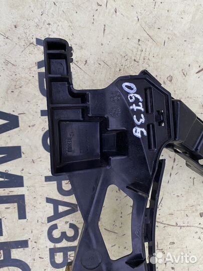 Mercedes W213 E213 AMG Кронштейн бампера заднего R