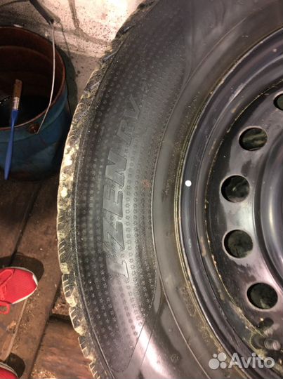 Kumho I'Zen RV Stud KC16 215/70 R16