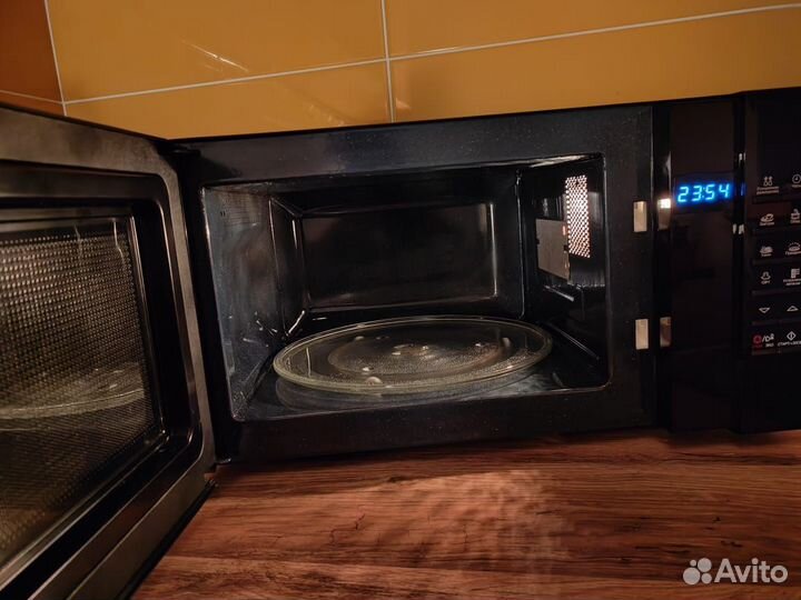 Микроволновая печь Samsung ME88SUB/BW 23 литра