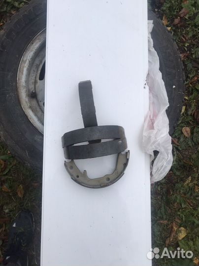 Колодки ручника на Лансер 9