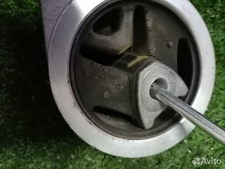 Опора двигателя (подушка двс) правая 113562653R Re