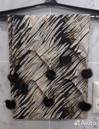 Слинг шарф тканый с норковыми кисточками