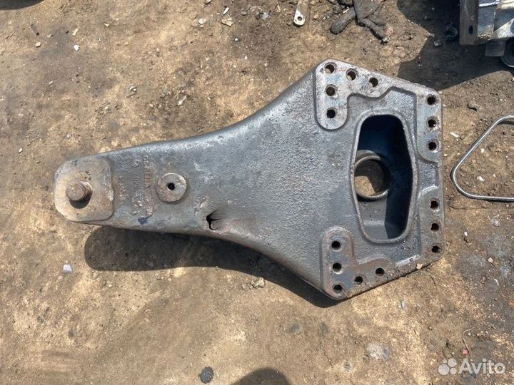 Крепление полурессоры. Scania P094Cb6X4Hz260