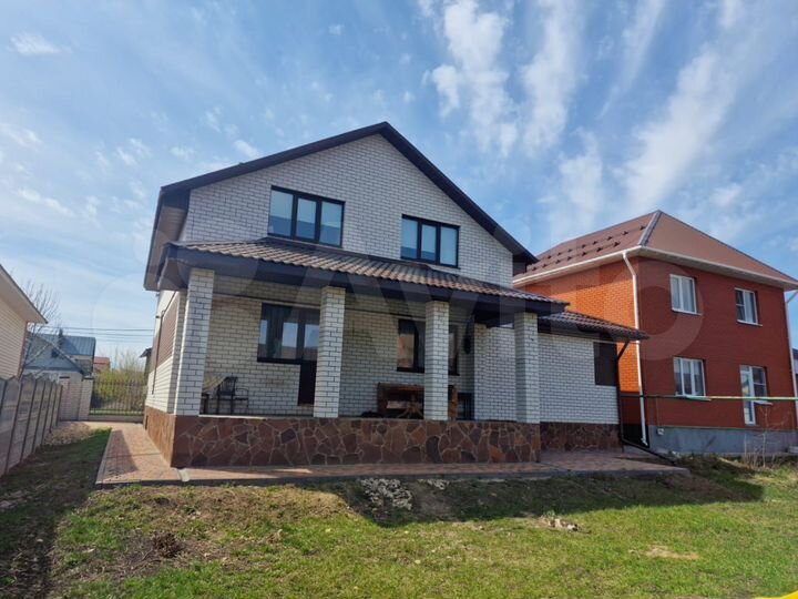 Дом 192,1 м² на участке 7,5 сот.