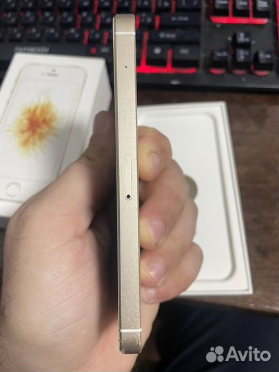 iPhone SE, 32 ГБ